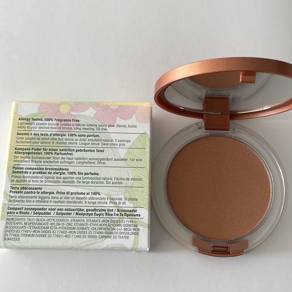 Clinique True Bronze Pressed Powder in Sunkissed - Picture 2 of 3